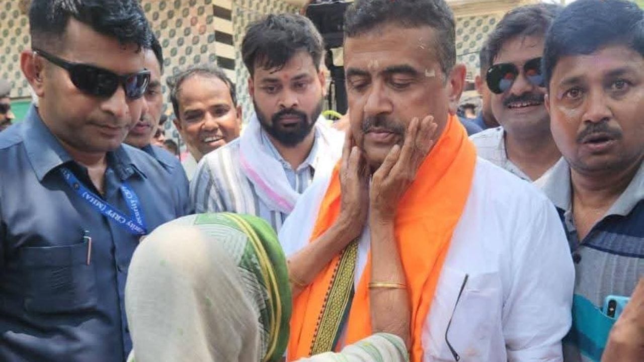 এ দিন, দুপুরে সাংবাদিকদের মুখোমুখি হয়ে তিনি বেশ কিছু রাজনৈতিক প্রতিক্রিয়া দেন শুভেন্দু