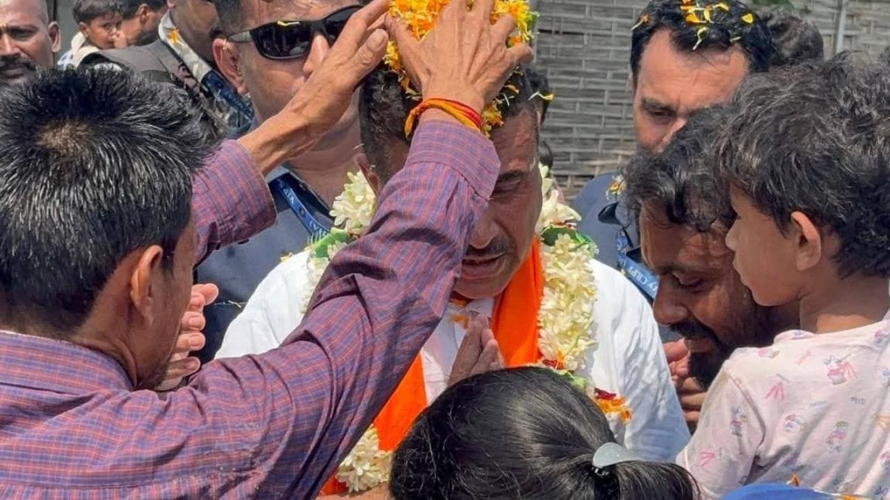 নন্দীগ্রামের লাগাতার কর্মসূচি করে চলেছেন। মঙ্গলবার সারাদিন নন্দীগ্রামে থাকবেন বিরোধী দলনেতা শুভেন্দু অধিকারী। 