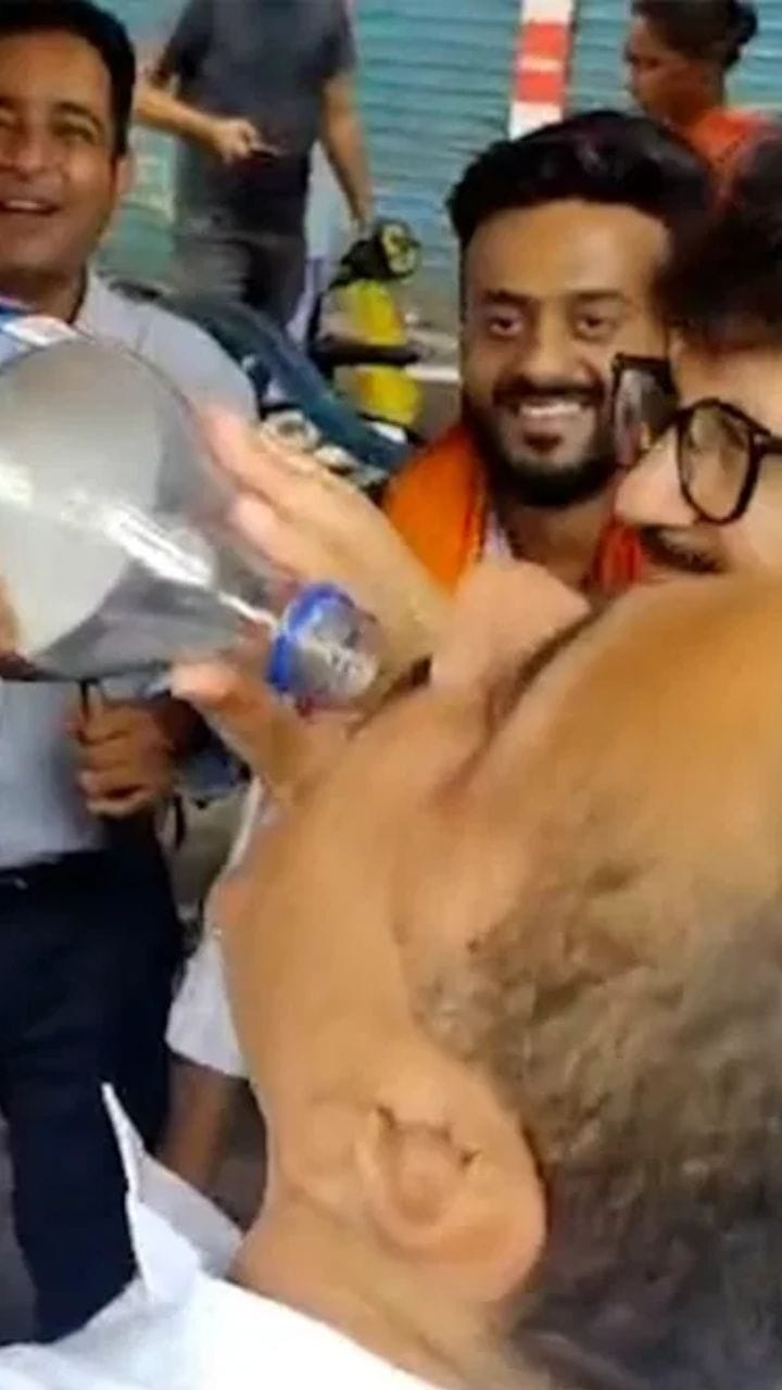 তৃণমূলের ক্যাম্প অফিসে শুভেন্দু, খেলেন ঠান্ডা পানীয়