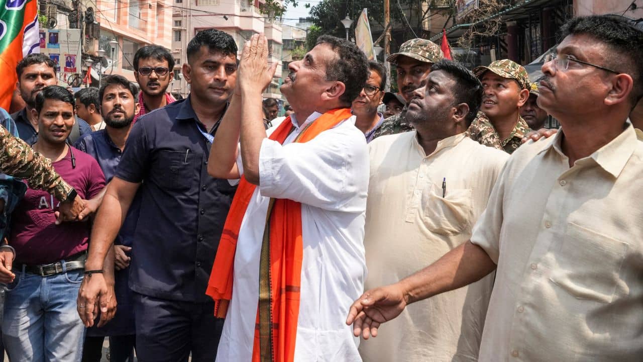 Suvendu Adhikari campaigning: ভবানীপুরে বাড়ি বাড়ি প্রচারে সাদা পোশাকের পুলিশ অনুসরণ করছে, জ্ঞানেশকে চিঠি শুভেন্দুর, সোশ্যাল মিডিয়ায় ছবিও দিলেন