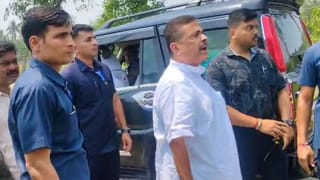 হঠাৎ গাড়ি থেকে নেমে কাদের দিকে এগিয়ে গেলেন শুভেন্দু?