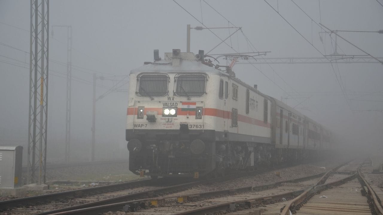 মেসেজে লিখুন, SEAT OCCUPIED BY UNKNOWN PASSENGER। সেই মেসেজ 139-এ পাঠিয়ে দিন। 