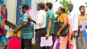 ক্যানিং থেকে কাটোয়া, নথি হাতে ভোর থেকে লাইনে বহু মানুষ