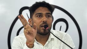 পয়লা বৈশাখের শোভাযাত্রায় স্কুল পড়ুয়ারা! TMC প্রার্থীকে নিয়ে জোর বিতর্