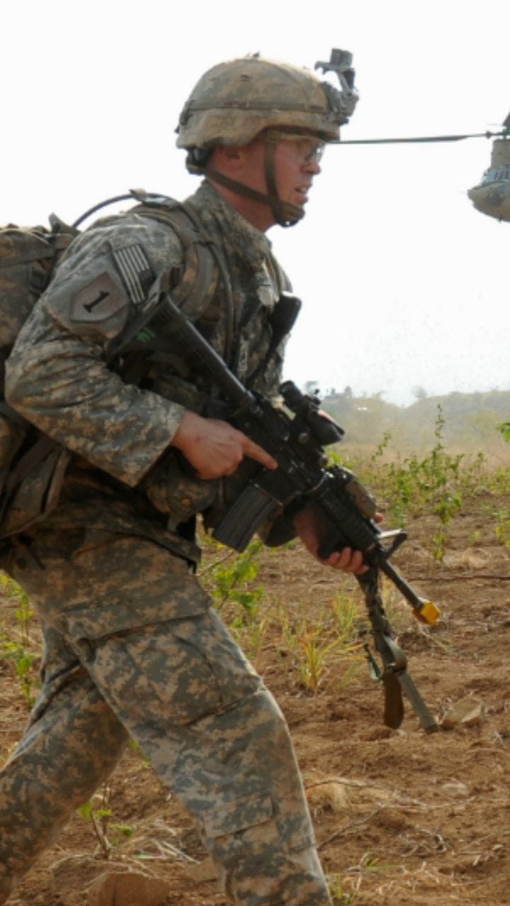 ভারত মহাসাগরের কোলে একটা দ্বীপে মার্কিন সেনাবাহিনীর প্রশিক্ষণ চলছে...