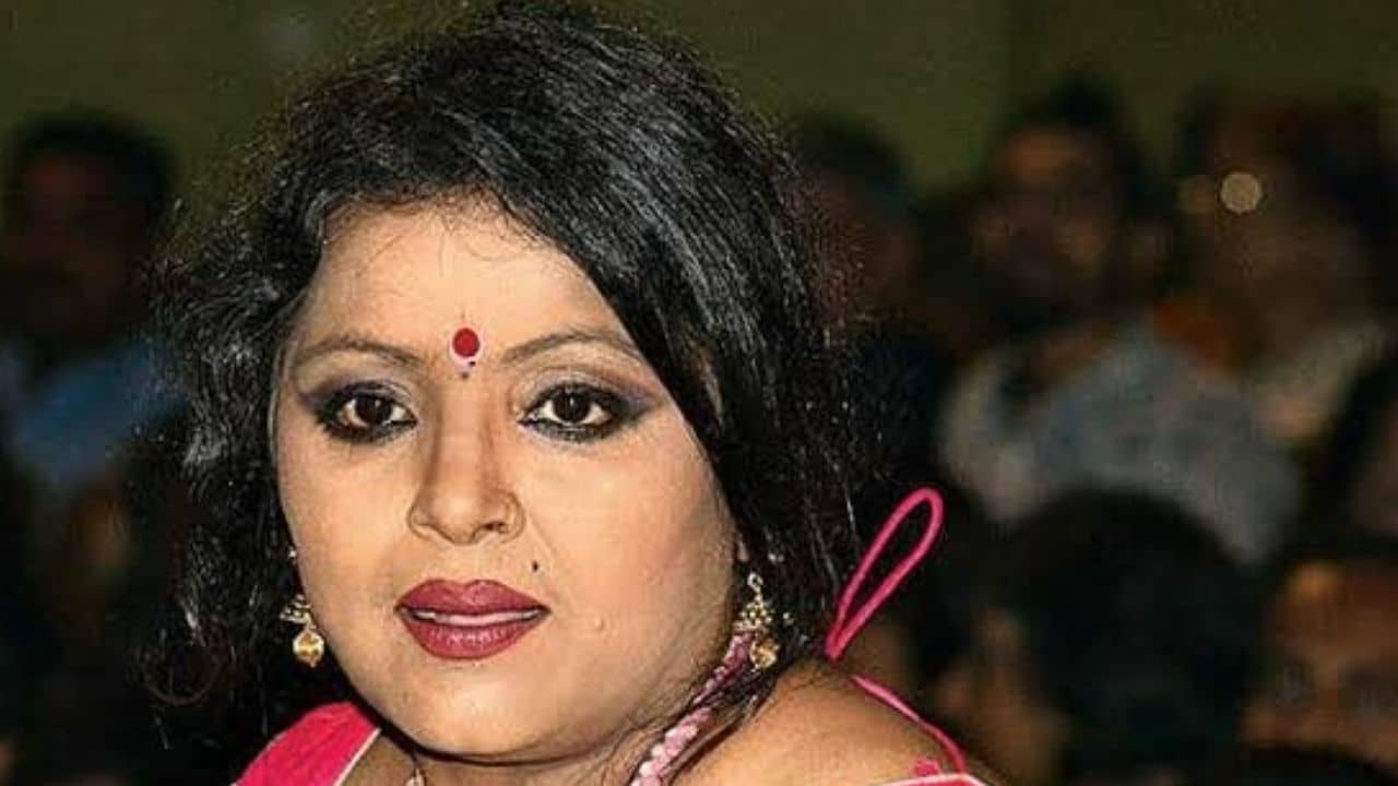 সাঁতার জানি না, জলের মধ্যে টেকনিশিয়ান ধরে ছিল...,এবার বিস্ফোরক পাপিয়া অধিকারী