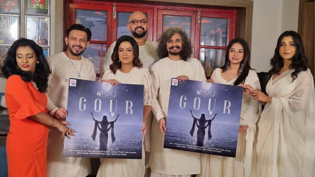 পোশাকের পর গৌর-গানের লঞ্চ, ডিজাইনার অভিষেক রায় কী বললেন?