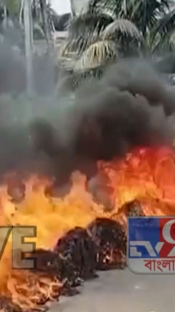 ভোটার তালিকা থেকে ৭০০ নাম বাদ! হাসনাবাদে তুমুল বিক্ষোভ