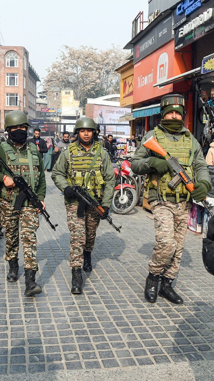 মালদহর হোটেলে বিচারকরা, বাইরে কেন্দ্রীয় বাহিনীর নিরাপত্তা, চলছে SIR-এর কাজ