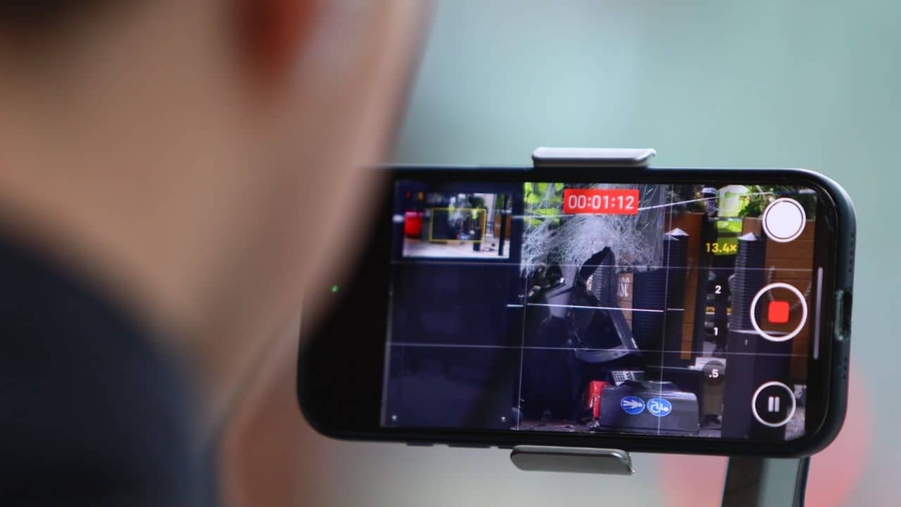 ১৮০ জন নাবালিকাকে যৌন হেনস্থা, মোবাইল ভর্তি অশ্লীল ভিডিয়ো! ১৯ বছরের যুবককে জেলে পুরতে থানায় গেলেন খোদ সাংসদ