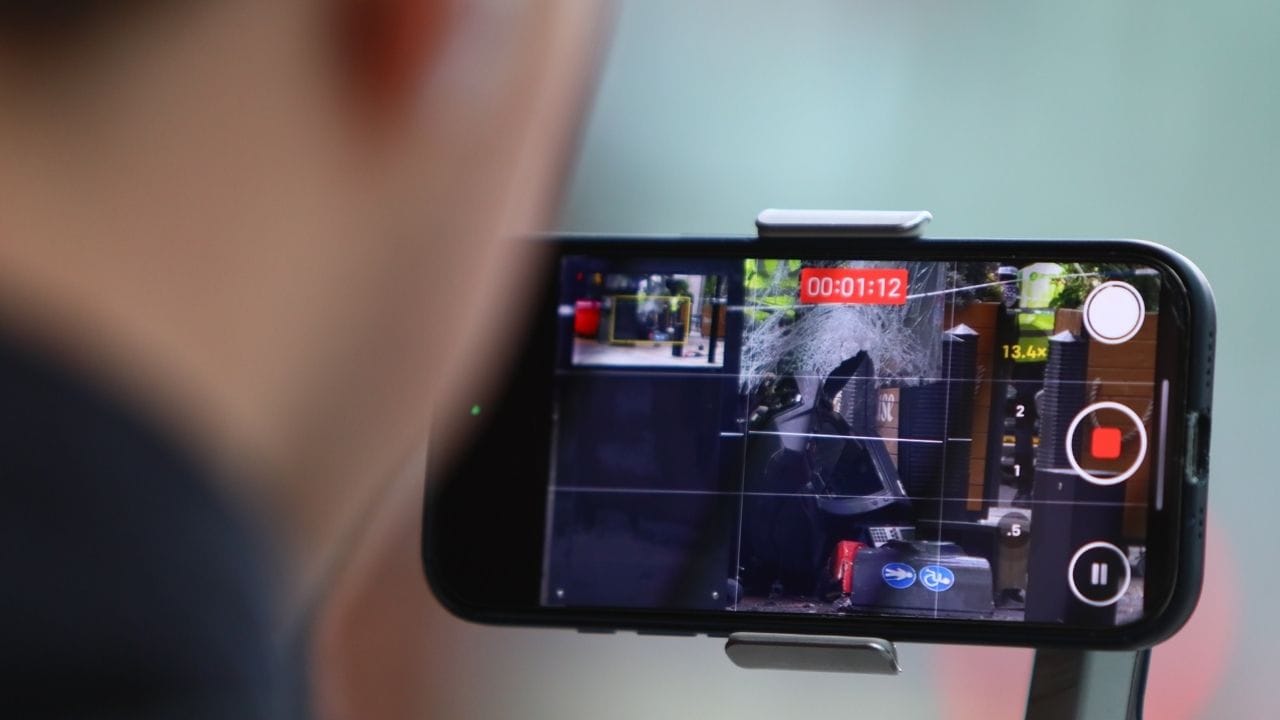 ১৮০ জন নাবালিকাকে যৌন হেনস্থা, মোবাইল ভর্তি অশ্লীল ভিডিয়ো! ১৯ বছরের যুবককে জেলে পুরতে থানায় গেলেন খোদ সাংসদ ১৮০ জন নাবালিকাকে যৌন হেনস্থা, মোবাইল ভর্তি অশ্লীল ভিডিয়ো! ১৯ বছরের যুবককে জেলে পুরতে থানায় গেলেন খোদ সাংসদ