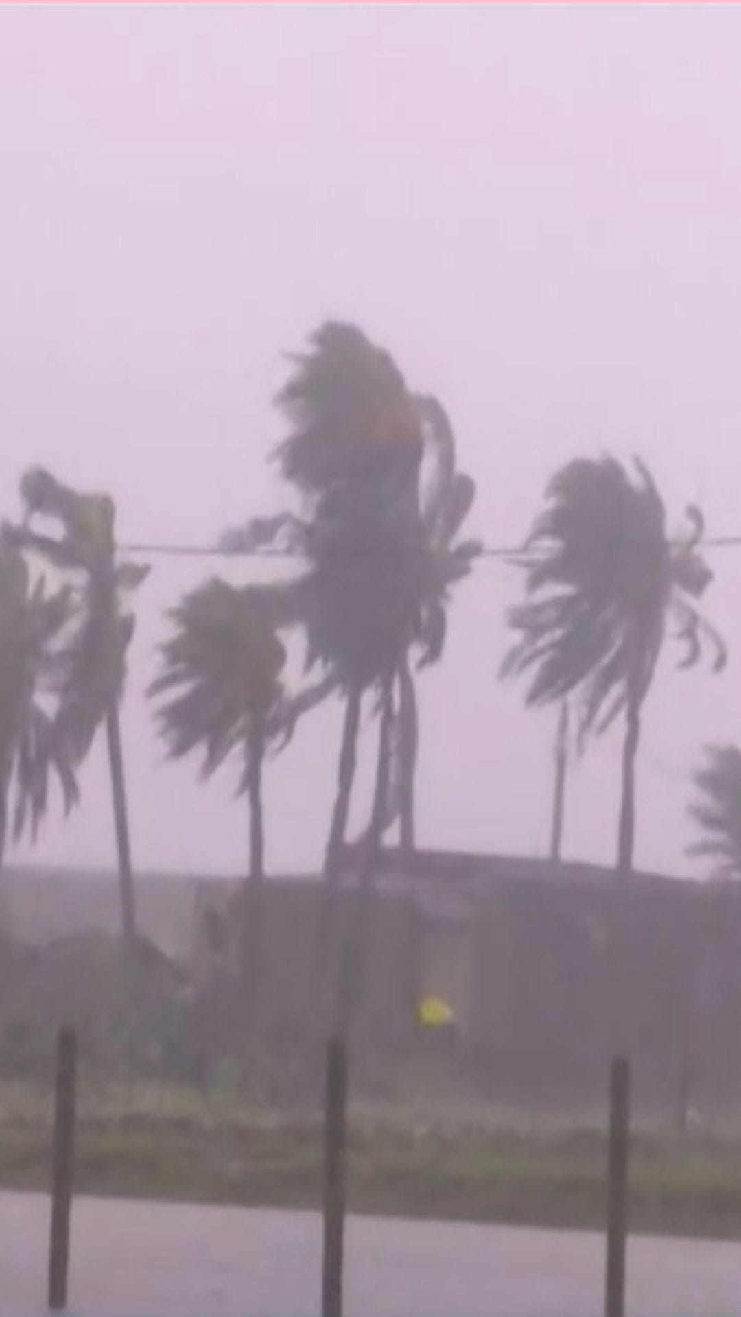 বৃষ্টি নামতেই 'পাল্টে গেল' আবহাওয়ার মেজাজ!