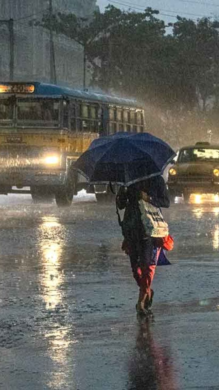 গরমের মধ্যেই খুশির খবর, আজ জেলায় জেলায় বৃষ্টির পূর্বাভাস