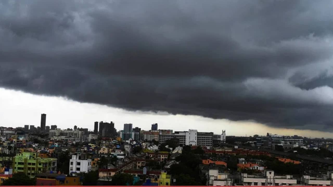 Weather Latest News: মঙ্গলবার পর্যন্ত ভারী বৃষ্টিতে ভাসবে বাংলার ৫ জেলা