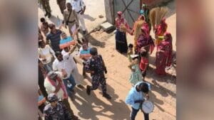 বিজেপির জিতেন্দ্রকে ঝাঁটা দেখালেন মহিলারা, তৃণমূল বলল...