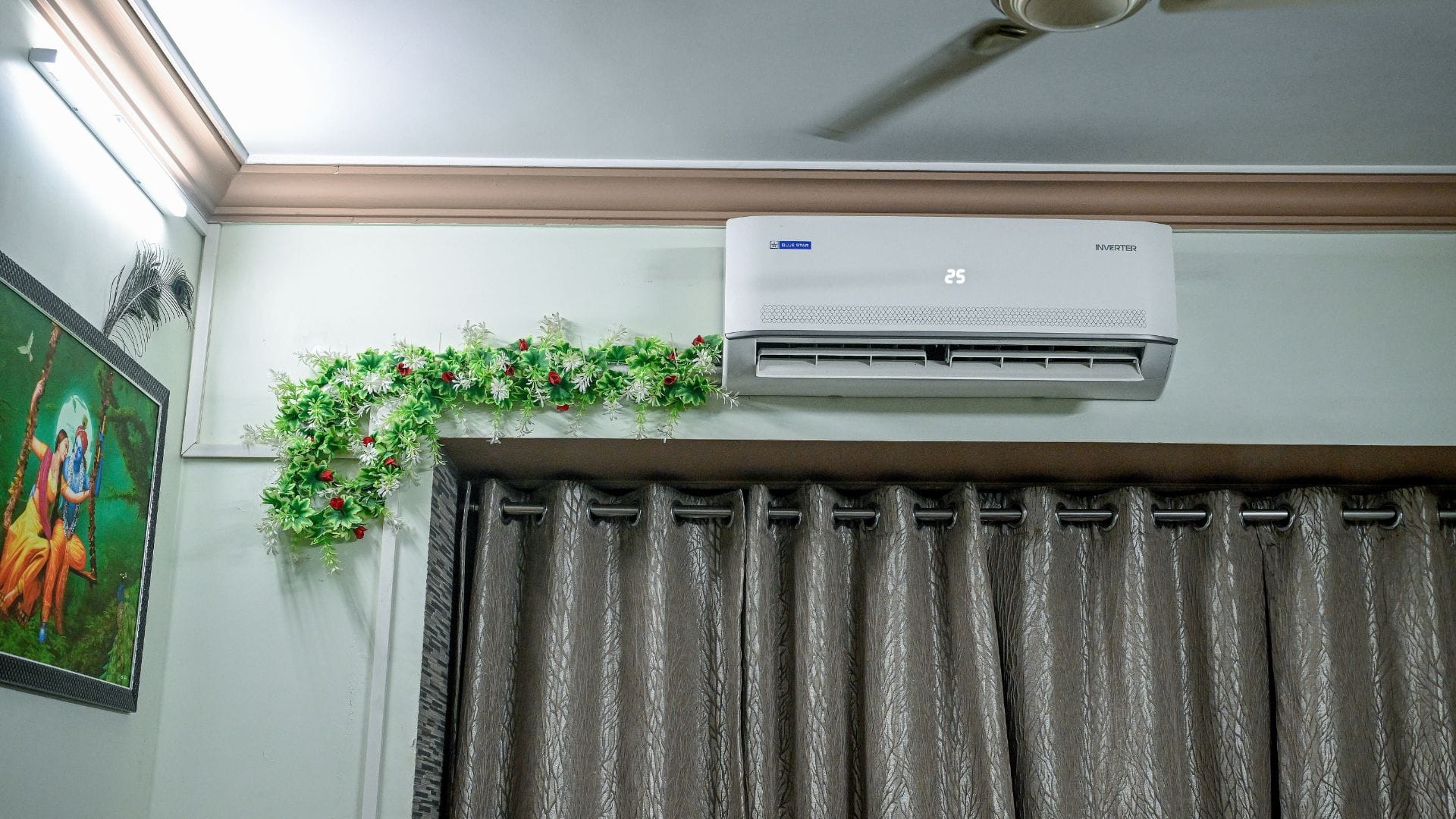 কাজ হয়ে গেলে কম্পিউটার, ওয়াশিং মেশিন, চার্জার বা ওভেনের সুইচ বন্ধ করুন। মোডে থাকলেও সামান্য পরিমানে বিদ্যুৎ খরচ হয়। - GETTY IMAGES