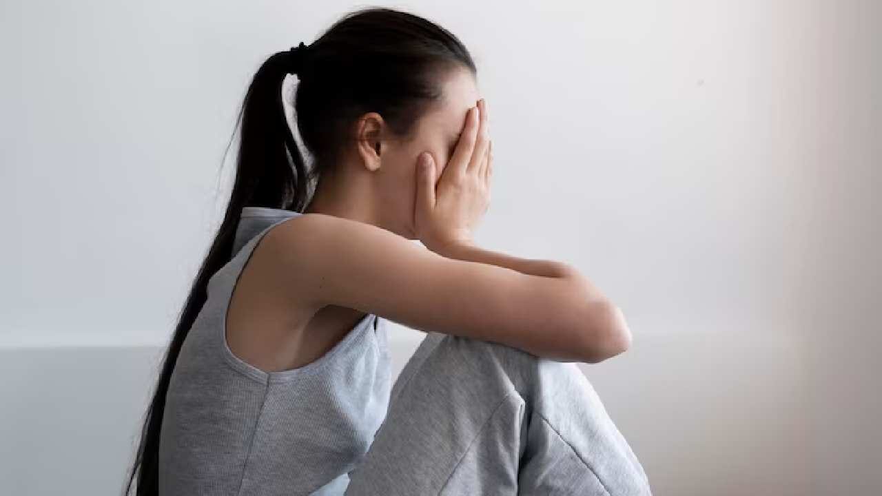 কাঁচা আমের শাঁস দিয়ে তৈরি চাটনি বা আচার মুখের স্বাদই পাল্টে দেয়। গ্রেট করা আম, কাঁচা লঙ্কা, আদা ও ভাজা মশলা মিশিয়ে চটজলদি চাটনি বানানো যায়। আবার সর্ষের তেল ও মশলা দিয়ে রোদে দিয়ে তৈরি করতে পারবেন আচার। Free Pik