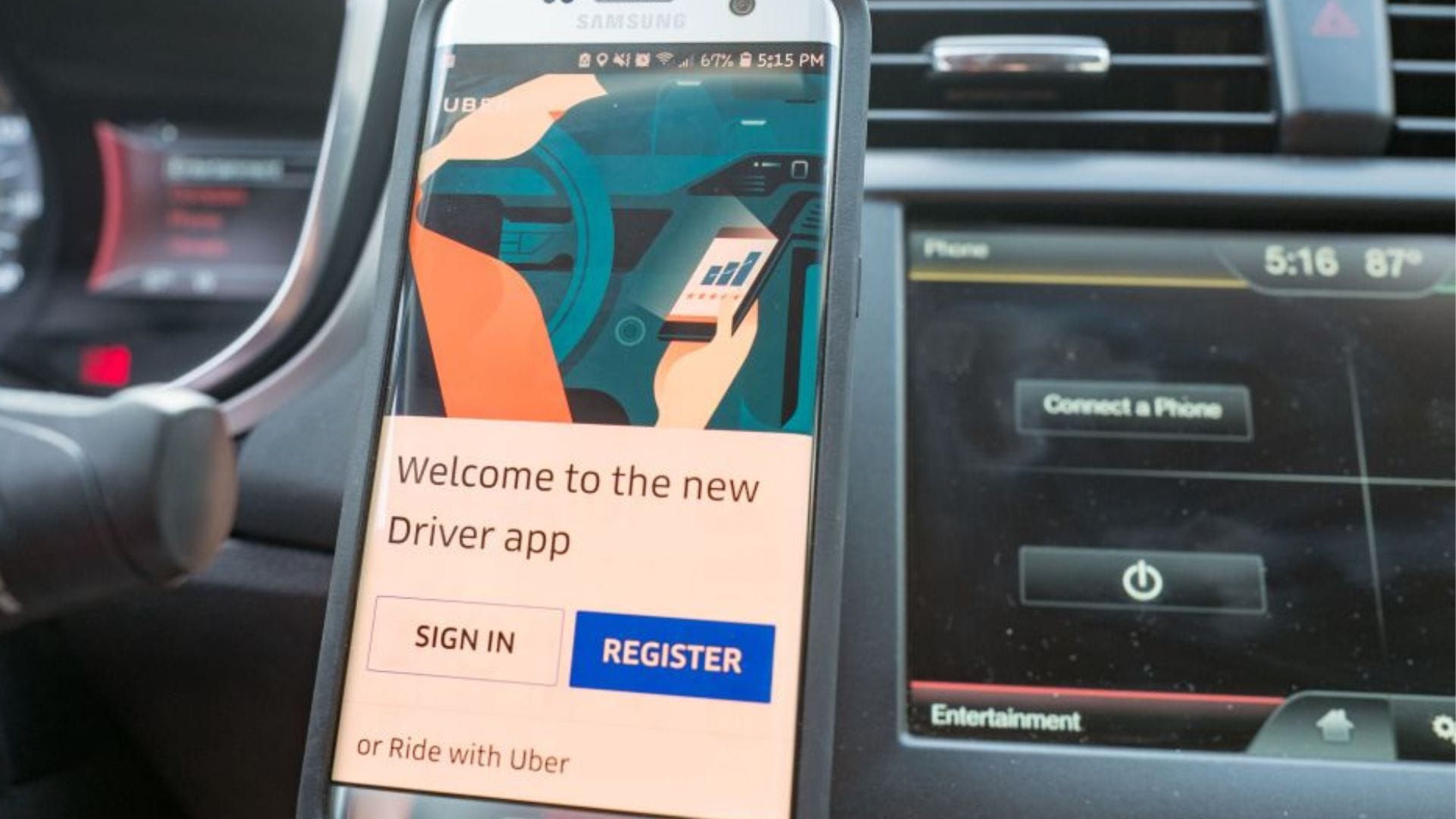 ডুপ্লিকেট আরসি বা লাইসেন্স রিনিউয়াল, সবই এখন হাতের মুঠোয়। এখন লাইনে থাকার বদলে ঘরে বসেই অধিকাংশ গাড়ির পরিষেবা পাওয়া সম্ভব।