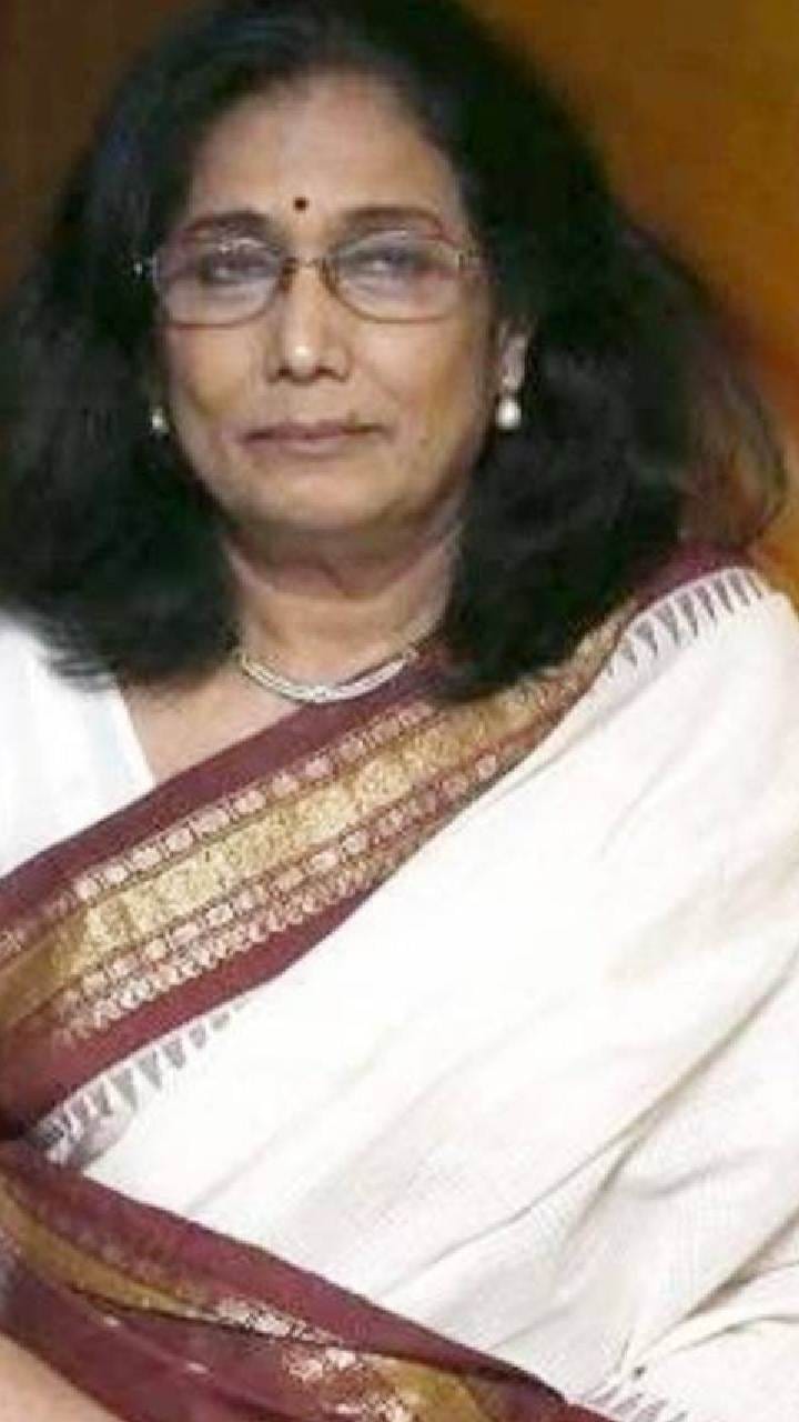 'লতাদি আমায় নিজের হাতে দুধ খাইয়ে দিতেন', স্মৃতিচারণায় আবেগপ্রবণ আরতি মুখোপাধ্যায়।