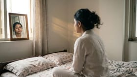 ঘুম থেকে উঠেই আয়নায় মুখ দেখেন? বিপদ ডাকছেন না তো?