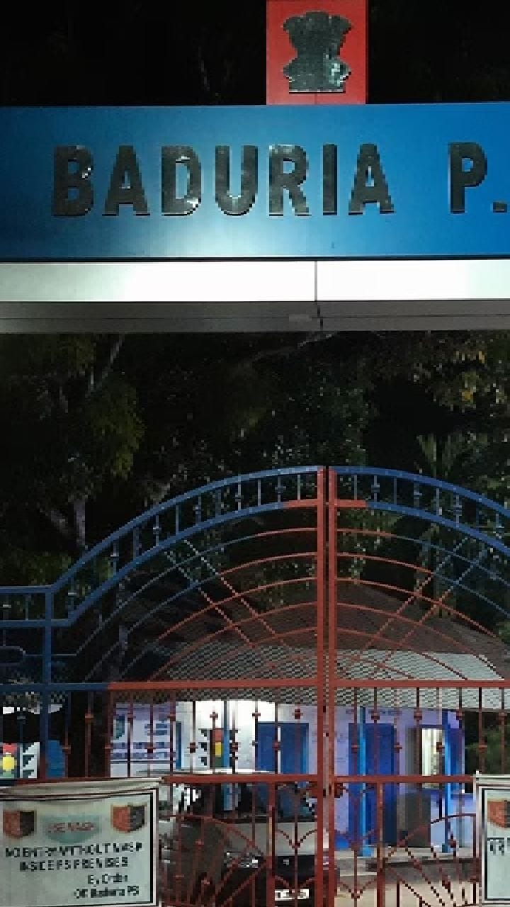 বাদুরিয়ায় ধুন্ধুমার: আইএসএফ-সিপিএমের পতাকা পুড়িয়ে দেওয়ার অভিযোগ, কাঠগড়ায় তৃণমূল