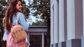 অগোছালো ব্যাগ নিয়ে আর চিন্তা নেই, জানুন চটজলদি গোছানোর সেরা উপায়