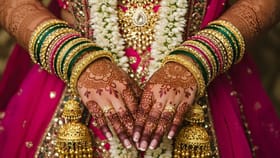 জন্ম তারিখ মিলিয়ে চুড়ি পড়লেই খুলবে ভাগ্য!