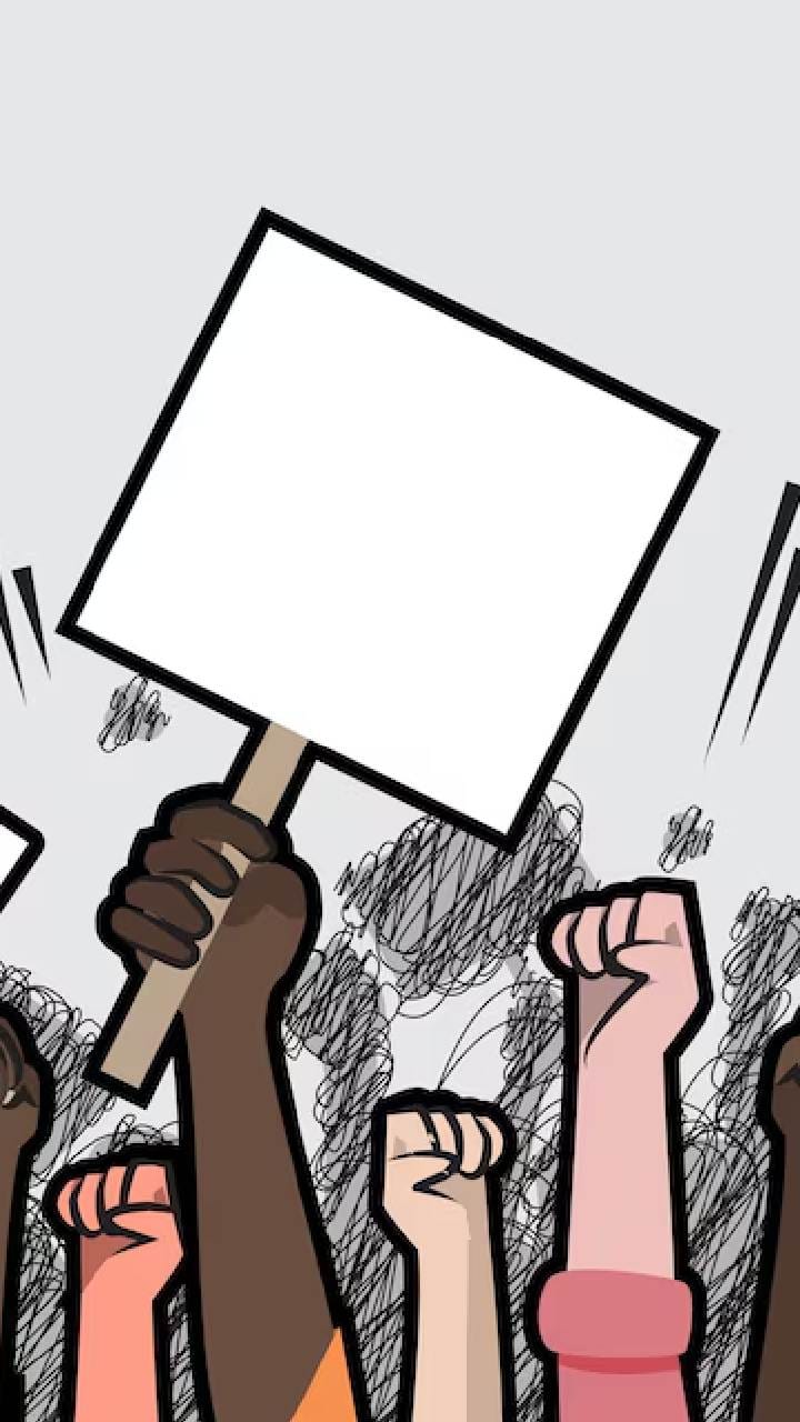 বসিরহাটে তুলকালাম! ৯০০ ভোটারের মধ্যে নাম বাদ ৩৪৩ জনের, টায়ার জ্বালিয়ে পথ অবরোধ