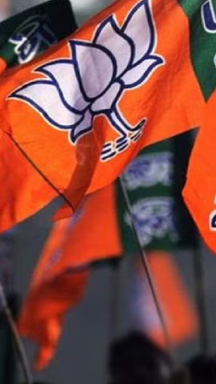 এবার 'সাদা থান' আতঙ্ক হিঙ্গলগঞ্জে! বিজেপি নেতার বাড়িতে দরজার সামনে মৃত্যু-হুমকি