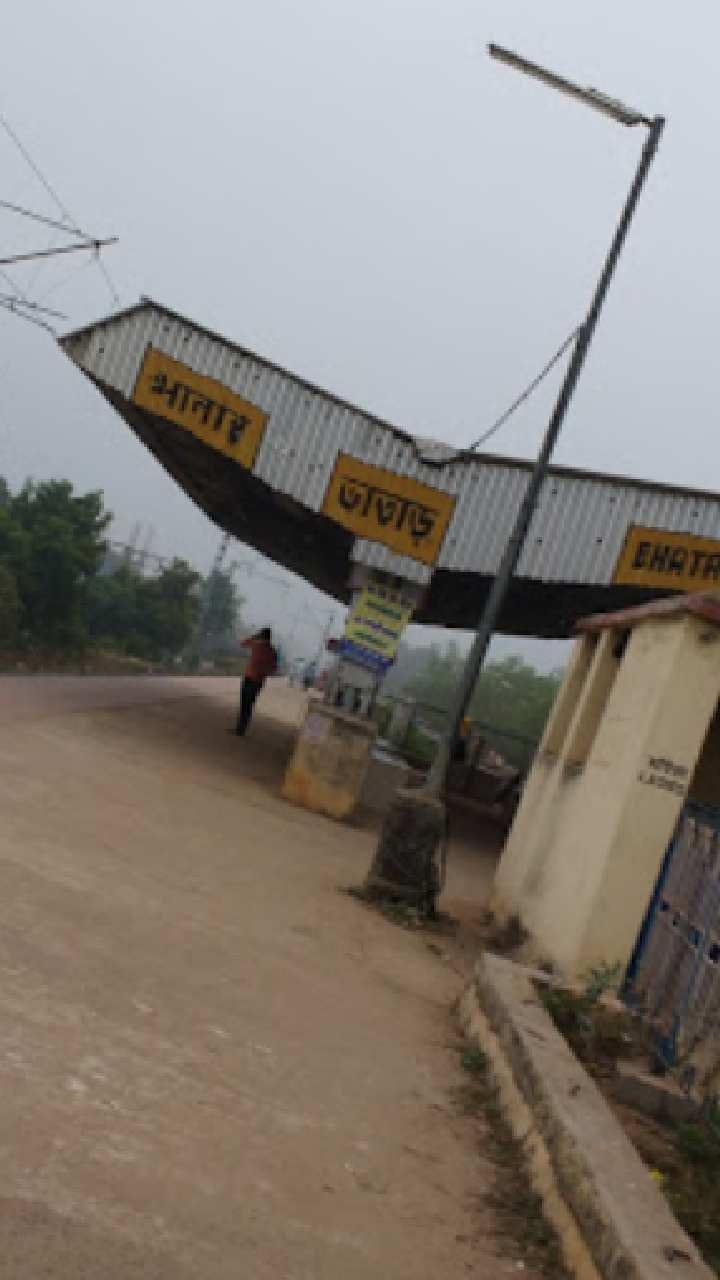 প্রচারে বাধা, TMC-BJP-র ধস্তাধস্তি, স্লোগানযুদ্ধ