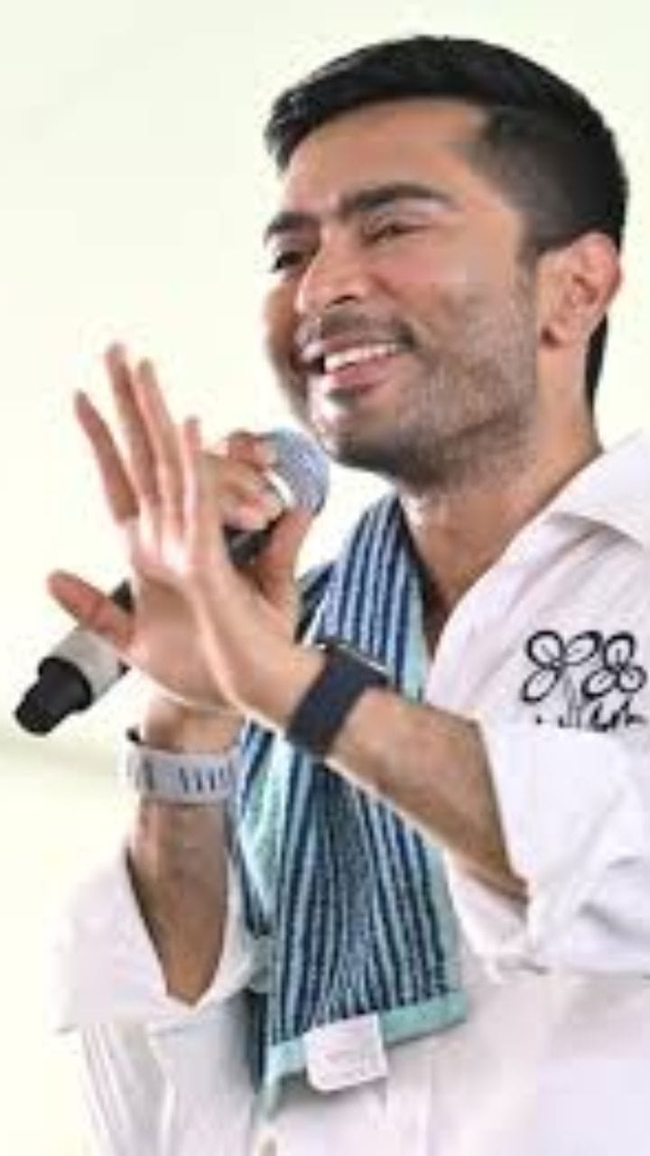 মমতা বন্দ্যোপাধ্যায় উদার, আমি অত উদার নই: অভিষেক