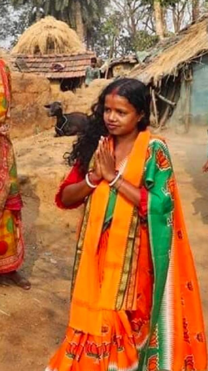 ‘গেরুয়াই আমার সবচেয়ে পছন্দের’, হাতভর্তি ব্লাউজ আর সিঁদুরে আজও সেই সাদাসিধে চন্দনা বাউরি