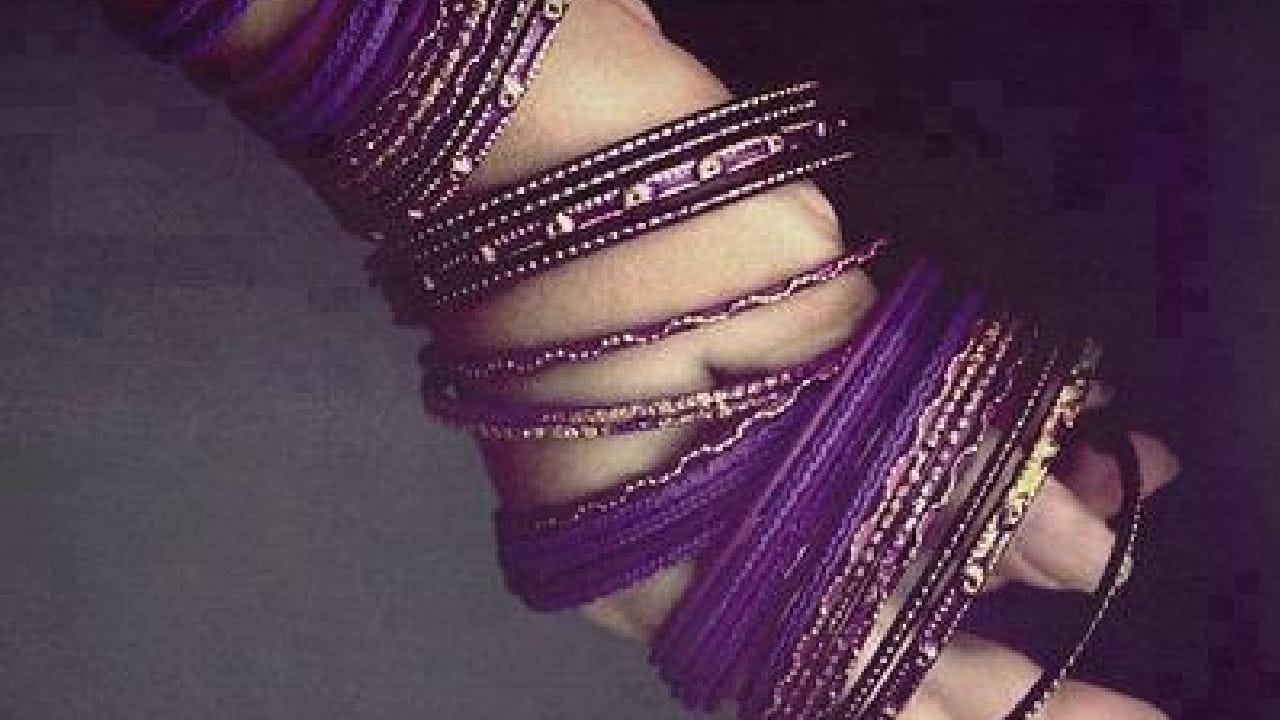 ৪, ১৩, ২২ ও ৩১ তারিখের জাতিকারা কিছুটা একগুঁয়ে এবং প্রতিবাদী মেজাজের হয়ে থাকেন। অশান্ত মনকে শান্ত করতে এবং জীবনের সঠিক দিশা খুঁজে পেতে এঁদের নীল বা বেগনি রঙের চুড়ি পরা প্রয়োজন। এই গাঢ় রঙগুলো জীবন থেকে অন্ধকার দূর করে আলোর পথ দেখায়। Pinterest