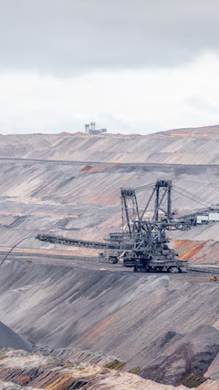 রানীগঞ্জে কয়লা খনির গ্রাসে কি তলিয়ে যাবে ইতিহাস? ধস আতঙ্কে দিশেহারা বাসিন্দারা