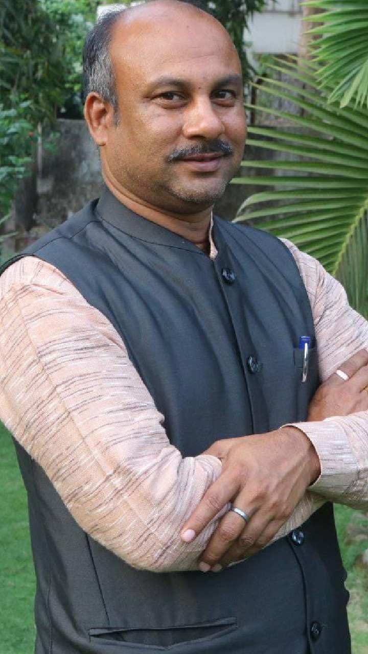 সুতির পাজামা-পাঞ্জাবীতেই প্রচারে ভরসা রামপুরহাটের বিজেপি প্রার্থী ধ্রুব সাহার