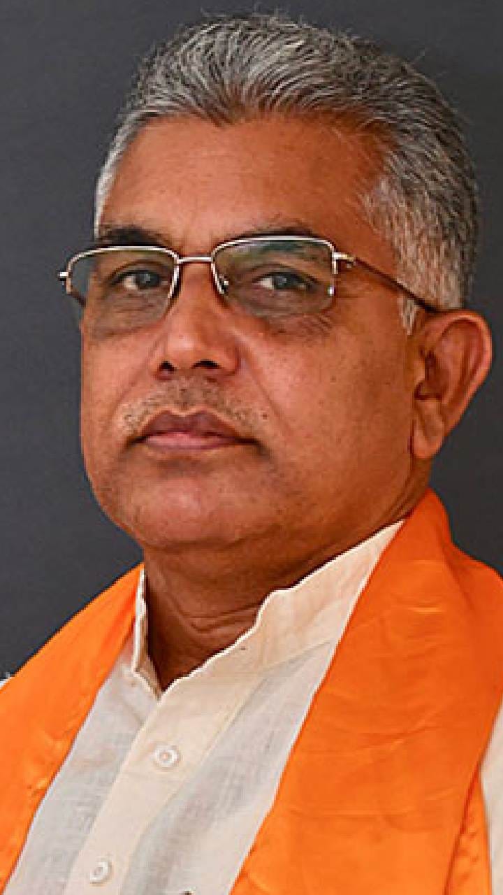 'চুরি করে খাই না, কিনে খাই,' খড়্গপুরের মাছ বাজারে স্ত্রীকে নিয়ে প্রচারে গিয়ে হুঙ্কার দিলীপ ঘোষের