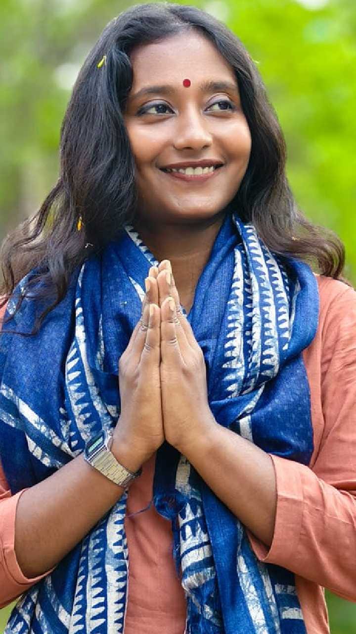 ভোটের প্রচারে নির্দিষ্ট ইউনিফর্ম নেই, তবে শাড়িই প্রথম পছন্দ দীপ্সিতার