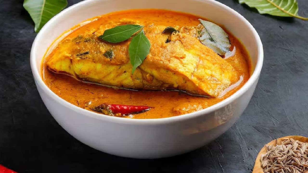 গরম ধোঁয়া ওঠা ভাতের সঙ্গে এই হালকা ও সতেজ মাছর টেঙা খেতে দুর্দান্ত লাগে। তেলের আধিক্য না থাকায় এবং লেবুর টাটকা গন্ধের কারণে এটি গরমের দিনে শরীরকে ঠাণ্ডা রাখতেও দারুণ কার্যকর। Free Pik