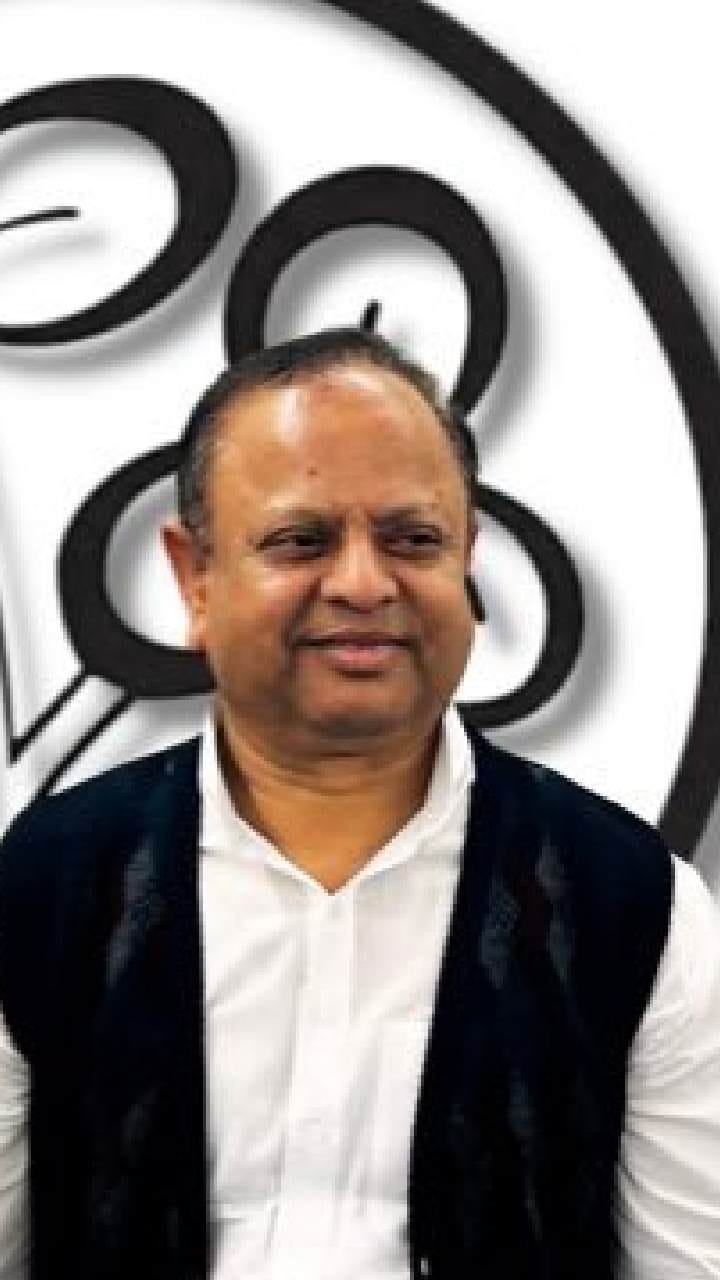 গরমে প্রচারের ফ্যাশন! এই বিশেষ পোশাক ছাড়া কিছুই পরছেন না তৃণমূল প্রার্থী