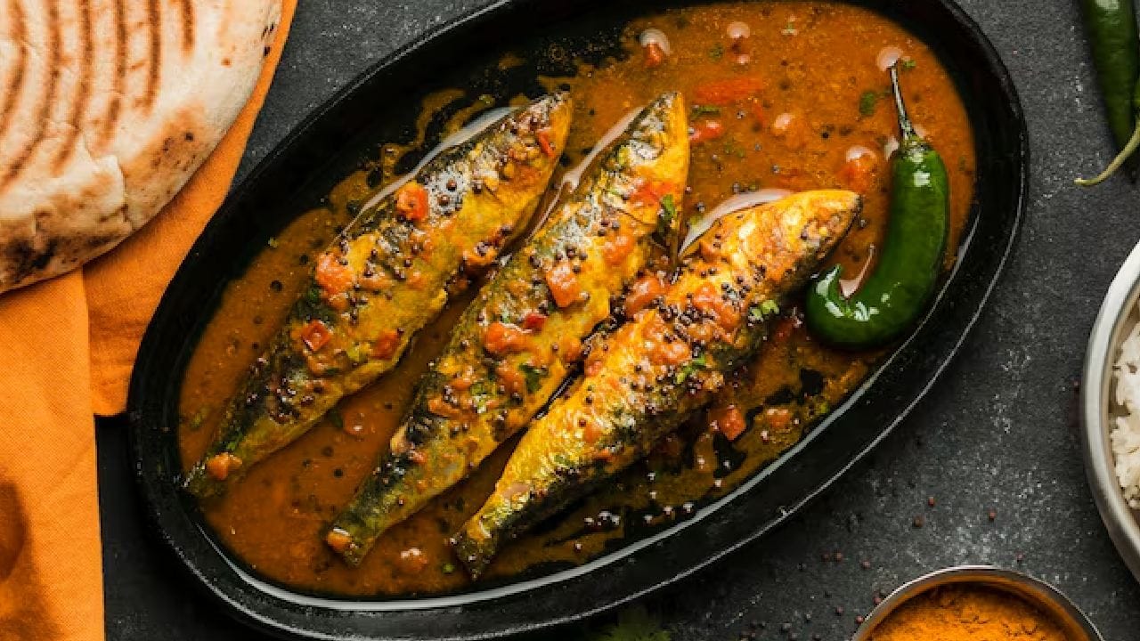 রোজকার খাবারে প্রোটিন নিশ্চিত করতে শিশুকে ছোট মাছ কিংবা জ্যান্ত জিওল মাছ খাওয়ানো সবথেকে ভালো। শিঙি বা মাগুর মাছের ঝোল থেকে শিশু যেমন ওমেগা ৩ ফ্যাটি অ্যাসিড পাবে তেমনই তার শরীরের দুর্বলতাও দ্রুত কেটে যাবে। free pik