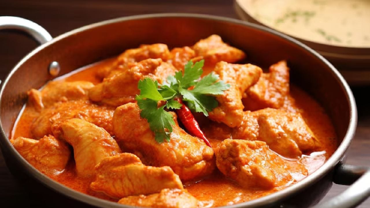 কাজু, আমন্ড এবং মুরগির মাংস জিংকের চমৎকার উৎস, যা শ্রবণশক্তি হ্রাসের বিরুদ্ধে লড়াই করতে সাহায্য করে। জিংক কানের কোষ বিভাজনে সাহায্য করে এবং যে কোনও ক্ষত দ্রুত সারিয়ে তুলতে কার্যকর। সুস্থ কানের জন্য প্রতিদিনের খাদ্যতালিকায় এক মুঠো বাদাম রাখা অত্যন্ত জরুরি। Free Pik