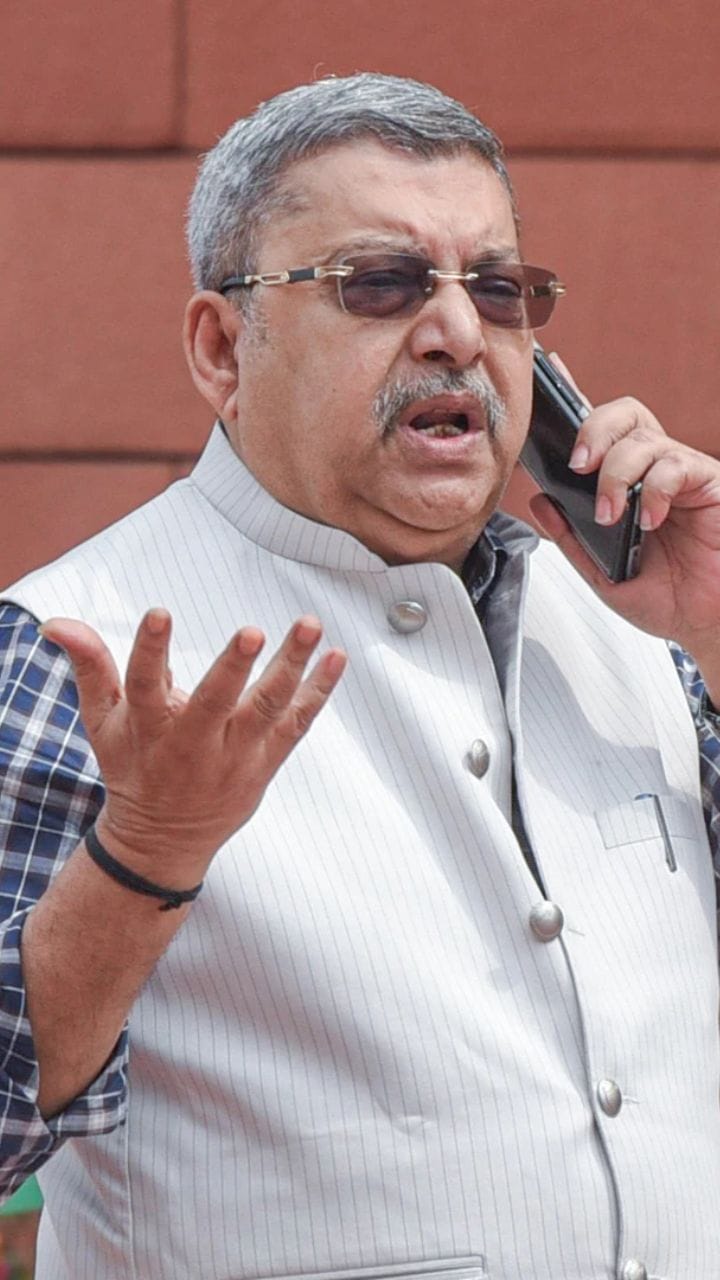 '৪ঠা মে আপনার টাক মাথাতে সবুজ আবির মাখাব'