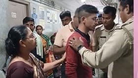 গাড়ির সামনেই ঘটে দুর্ঘটনা, প্রচার ফেলে আহতদের নিয়ে হাসপাতালে মমতাবালা