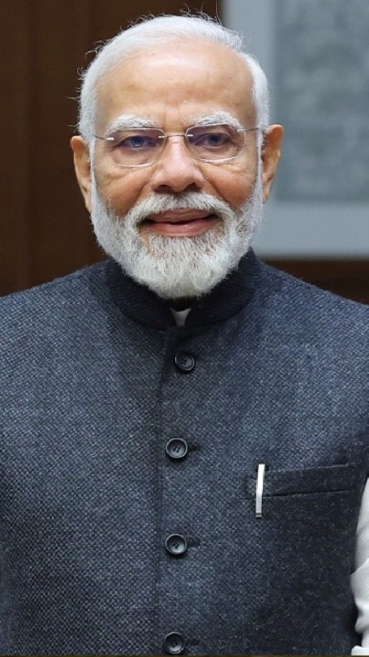 প্রিন্সেপ ঘাটে প্রধানমন্ত্রী! চোখের সামনে মোদীকে দেখে বিশ্বাসই করতে পারছেন না যুবক