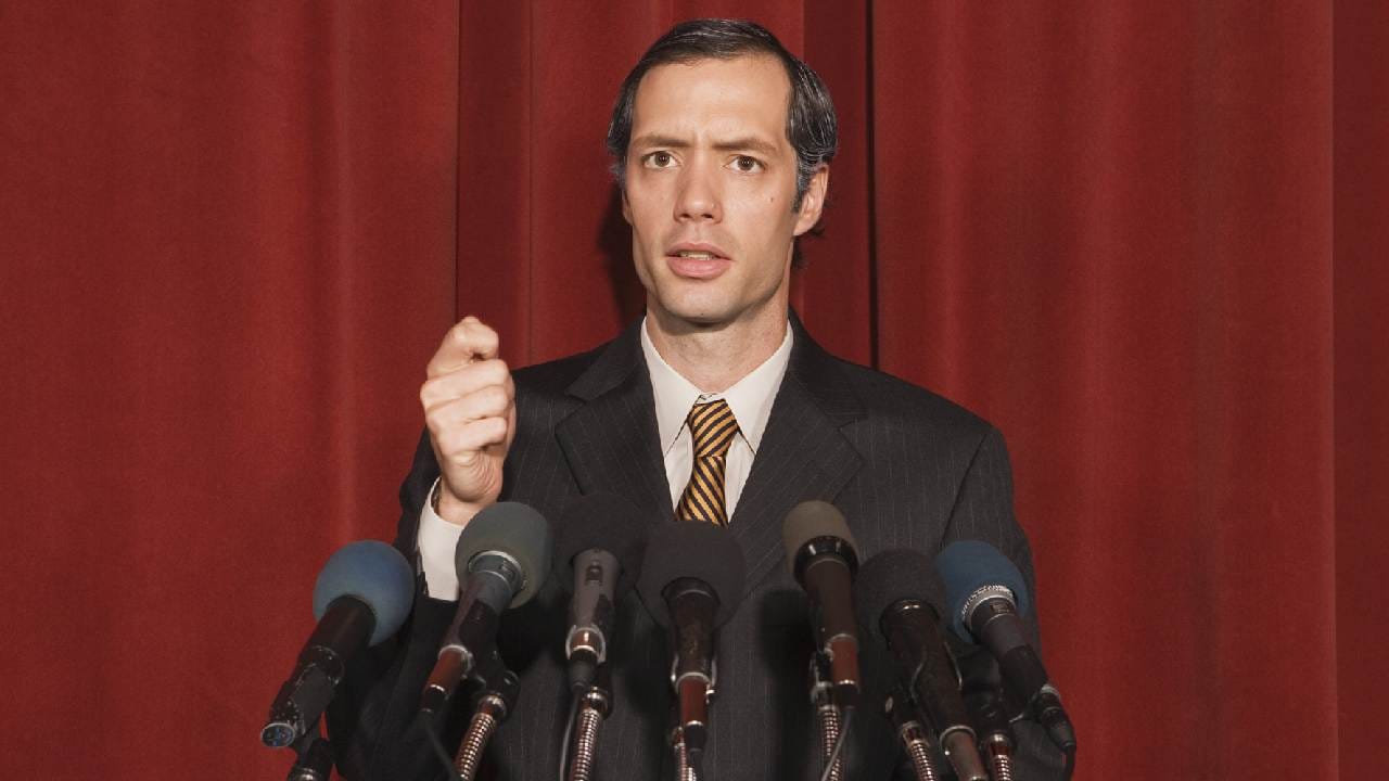 তবে শুধু রাহু নয়, ভাগ্যে অন্য ভালো যোগ থাকাও দরকার। রাহু সহায় থাকলে রাজনীতির ময়দানে হারা প্রায় অসম্ভব। সঠিক সময়ে রাহুর প্রভাব এক সাধারণ মানুষকেও ক্ষমতায় বসায়।  Getty Images