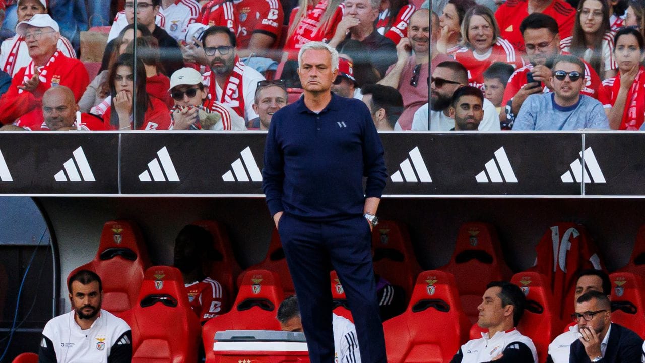 শুধু স্কালোনি নন, রিয়ালের রাডারে রয়েছেন হোসে মোরিনহো, দিদিয়ের দেশঁর মতো হেভিওয়েট কোচেরা। অতীতে রিয়ালের হয়ে কোচিং করিয়েছেন মোরিনহো। আবার কী রিয়ালে প্রত্যাবর্তন ঘটছে তাঁর ? (Getty Images)