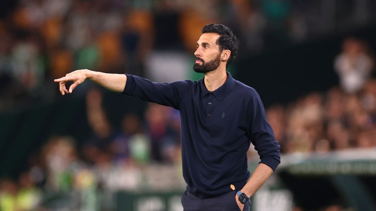 মরশুম শেষ হলেই চাকরি হারাচ্ছেন রিয়াল মাদ্রিদ কোচ আলভারো আরবেলোয়া। জাবি আলোনসো যাওয়ার পর তিনি হাল ধরলেও সাফল্য পায়নি লস ব্ল্যাঙ্কোসরা। (Getty Images)