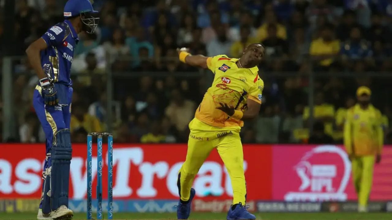 ২০১৮ আইপিএল প্রথম ম্যাচ - টানা দুই বছরের নির্বাসন কাটিয়ে আইপিএল দুনিয়াতে ফিরেছিল সিএসকে। প্রথম ম্যাচেই তাদের মুখোমুখি হয়েছিলেন রোহিতরা। ২০ ওভারে মুম্বই তুলেছিল ১৬৫/৪। জবাবে ব্যাটে নেমে শেষ ওভারে নাটকীয় ফিনিশ করেছিলেন কেদার যাদব। একদম শেষ ওভারের পঞ্চম বলে জয় পায় চেন্নাই। এই সিজনে প্রত্যাবর্তন করে চ্যাম্পিয়নও হয়েছিল চেন্নাই সুপার কিংস।  (ESPNCricinfo)