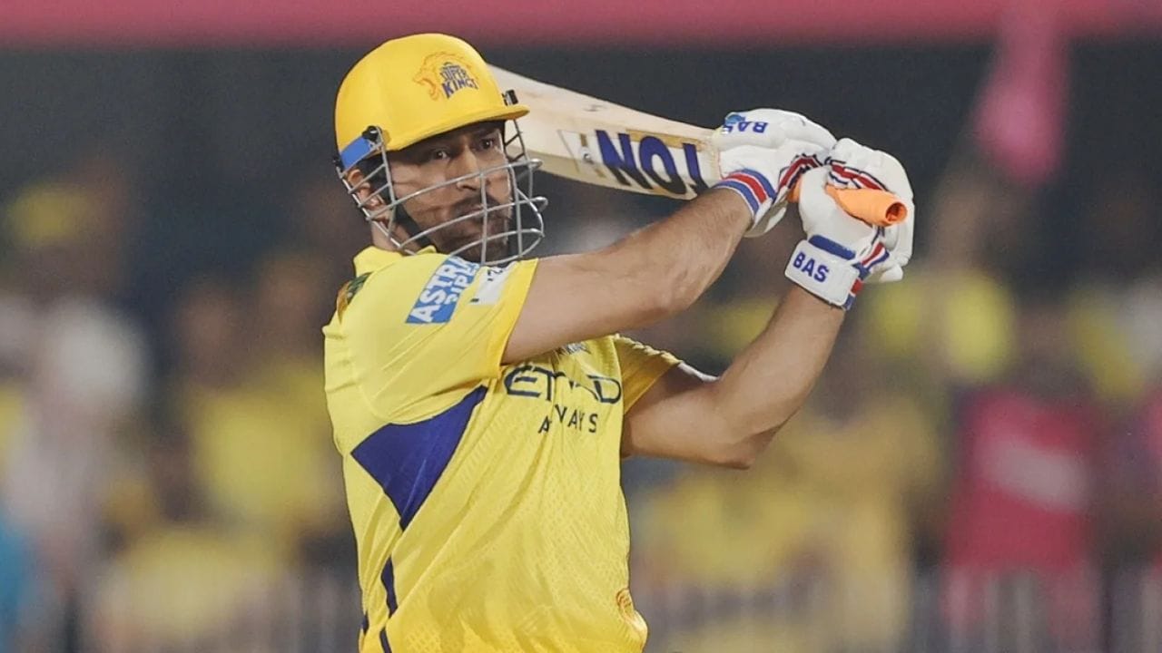 ২০২২ আইপিএল ম্যাচে ধোনির ফিনিশ - ২০২২ সালে দুরন্ত ফর্ম ছিল মুম্বইয়ের। কিন্তু এই ম্যাচে চেন্নাই জয় পায়। প্রথমে ব্যাট করে ১৫৫ রান করেছিল মুম্বই। জবাবে ব্যাটে নেমে ঝড় তুলেছিলেন ধোনি। তাঁর ১৩ বলে ২৮ রানের অপরাজিত ইনিংসের সুবাদে এই ম্যাচে জয় পায় চেন্নাই।  (ESPNCricinfo)