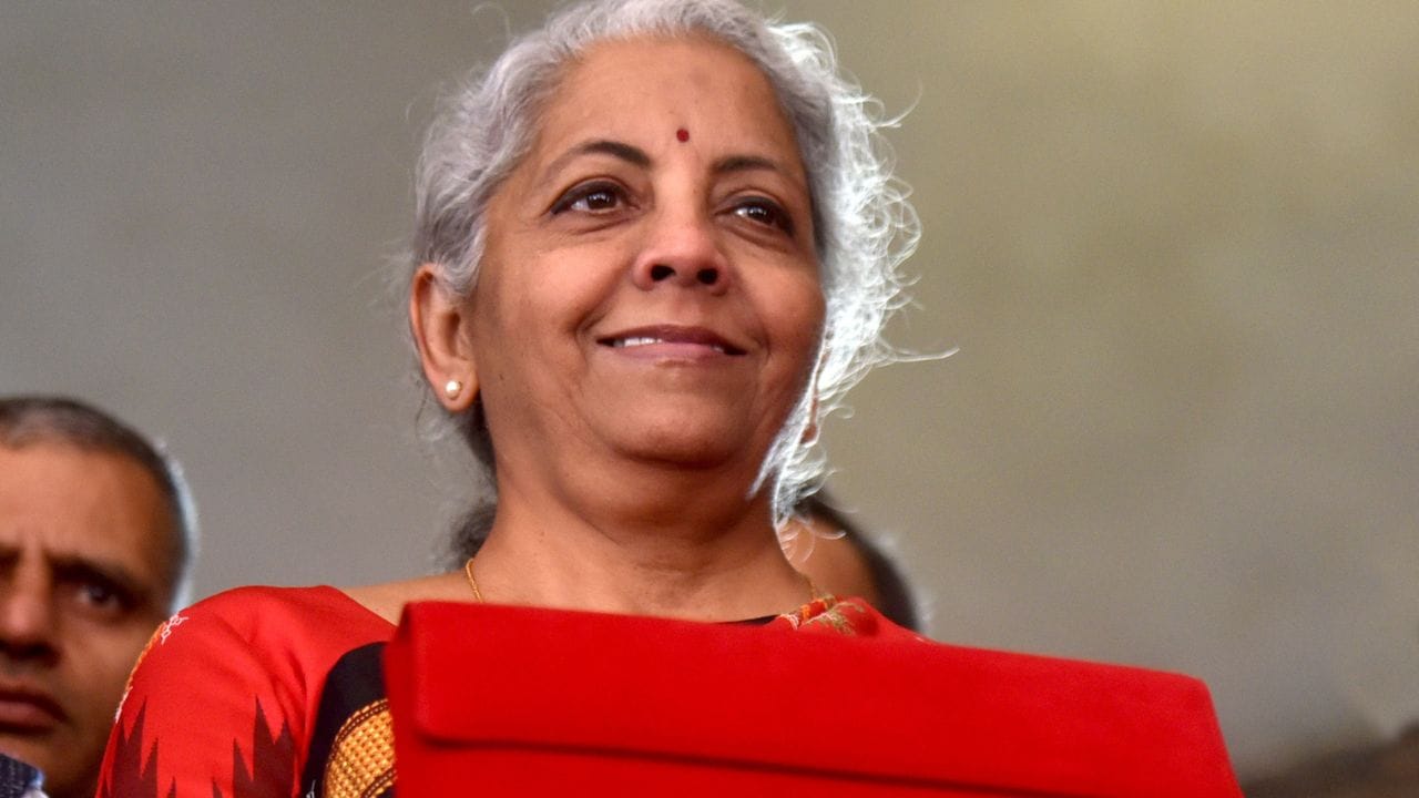 ভারতে প্রত্যক্ষ বিদেশী বিনিয়োগ নিয়ে তিনি জানিয়েছেন, বিনিয়োগের সিদ্ধান্ত কেবল অর্থনৈতিক সূচক দিয়ে হয়না। এর পিছনে ভূ-রাজনীতি ও কৌশলগত কারণও কাজ করে। শক্তিশালী বিনিয়োগ প্রবাহ ধরে রাখতে সরকার ক্রমাগত কাজ করে চলেছে। (AI)